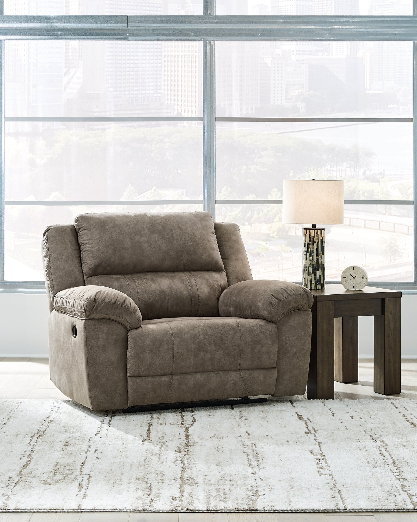 Laresview Zero Wall Wide Seat Recliner